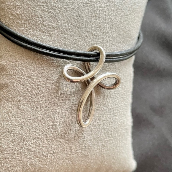 Free form silver cross - Picture 2 of 6